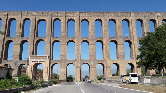 Cade dai Ponti della Valle di Maddaloni: donna morta sul colpo