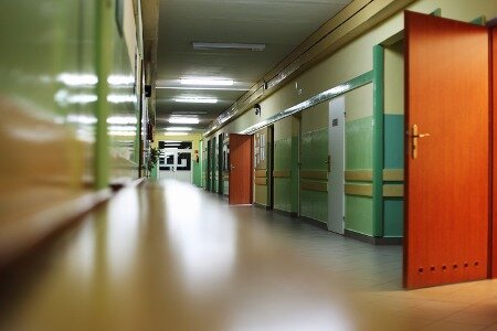 Salerno: Scuole elementari saccheggiate, rubati molti computer nuovi