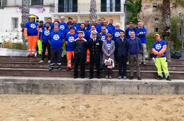 Operazione spiagge pulite: Castellabate in prima linea