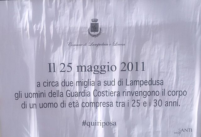 Sbarcano al Vomero i manifesti con il logo #quiriposa