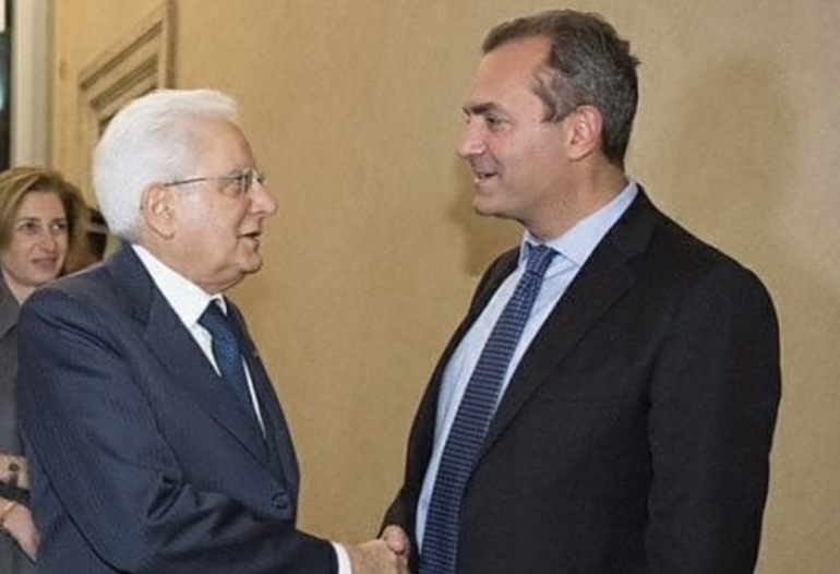 de Magistris, “Salvini caudillo da beach tour”