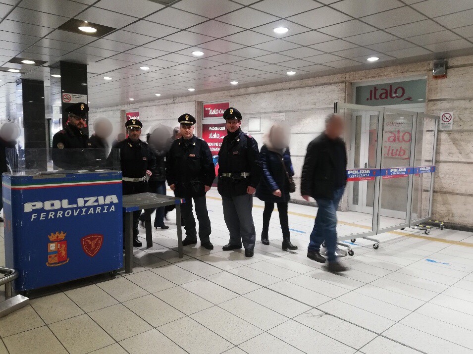 Napoli, borseggiatore in azione in stazione arrestato per furto aggravato
