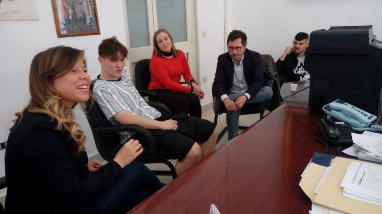 Napoli, già dimesso il giovane attore accoltellato nella Movida: ‘Nessuno mi ha aiutato’