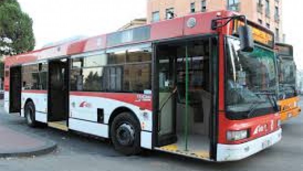 Senza il biglietto ed aggrediscono i controllori: caos sul bus a Pontecagnano