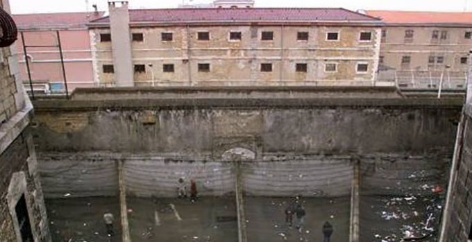 La Cassazione ‘condanna’ la gestione del carcere di Santa Maria: “Condizioni disumane”