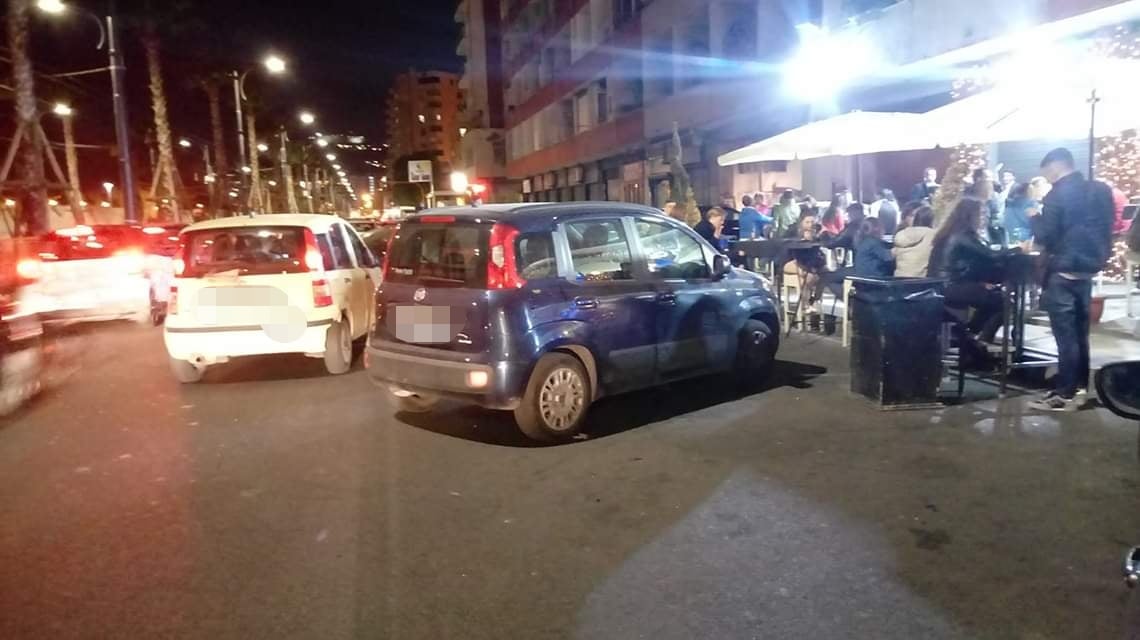Napoli, Borrelli denuncia: ‘In via Marina i gestori di una cornetteria di nuovo padroni della strada’
