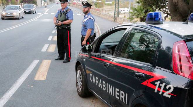 Si fingono turisti ma sono pusher: giovani fidanzati arrestati nel Salernitano