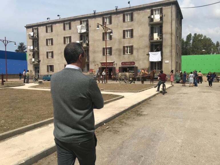Napoli, il sindaco de Magistris sul set de ‘L’amica geniale’: “Un tuffo nel passato”