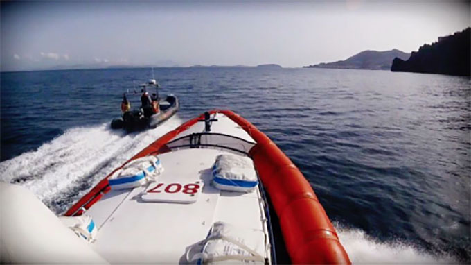 Canoista in difficoltà salvato dalla Guardia Costiera ad Amalfi