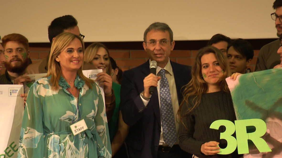 Flash Mob “Uniamoci per l’Ambiente” organizzato da Ciak si Scienza per il ministro Sergio Costa