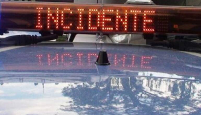 Anziano napoletano muore in un incidente in autostrada a Contursi, grave la moglie