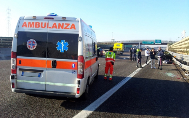 Grave incidente sulla Salerno-Reggio Calabria: scontro tra auto e camion, un ferito grave