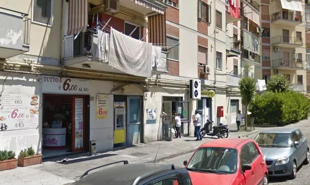 Napoli, poste chiuse a Sant’Erasmo: anziani costretti a trasferte per incassare la pensione. La protesta dei cittadini
