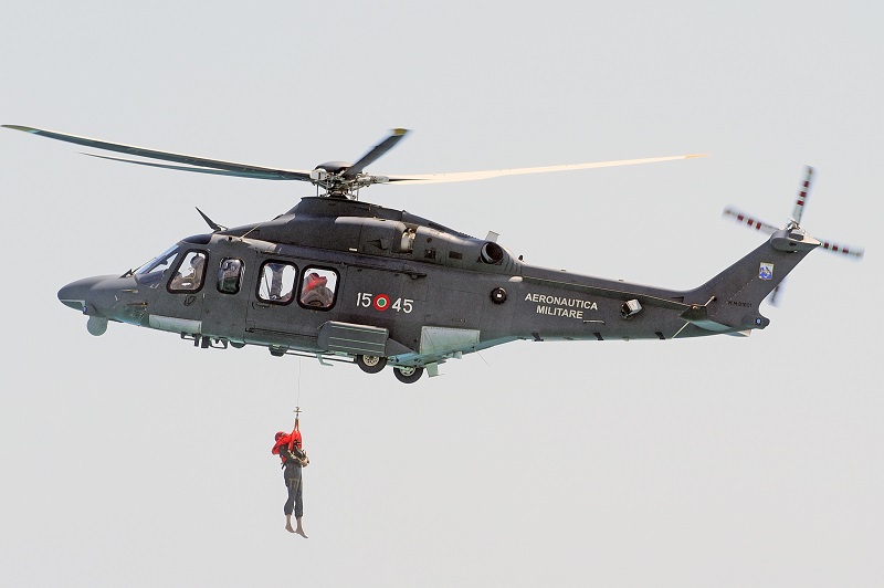 Ritrovata coppia dispersa in montagna nel Salernitano, recupero con elicottero aeronautica