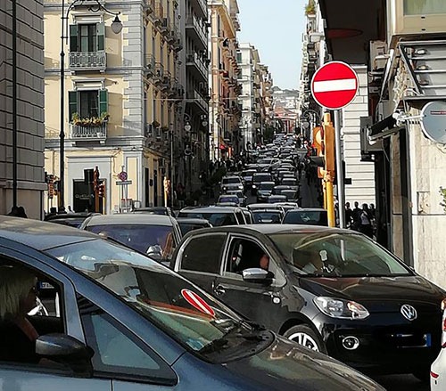 25 aprile, Salerno presa d’assalto: in ginocchio il piano traffico