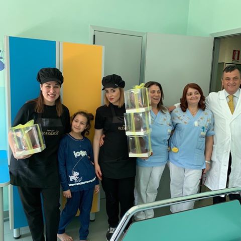 Pasqua di solidarietà nel reparto pediatrico dell’ospedale Moscati di Aversa: ricevono in dono uova di cioccolato
