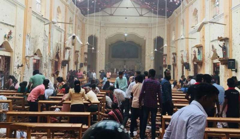 Pasqua di sangue nello Sri Lanka: 135 morti in attacchi a chiese e hotel, 35 sono stranieri