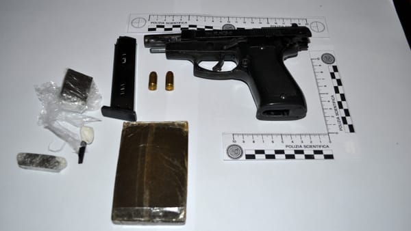 Custodiva cocaina, hashish e pistola: arrestato pregiudicato di Olevano sul Tusciano
