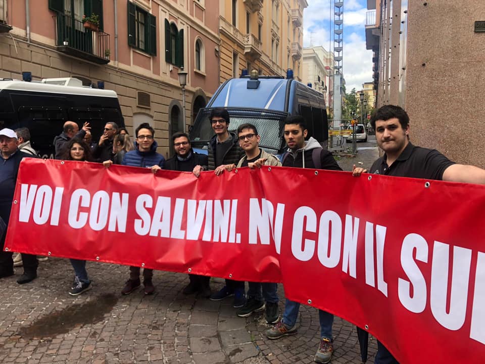 Salvini show a Salerno ma anche contestazione a distanza di sicurezza