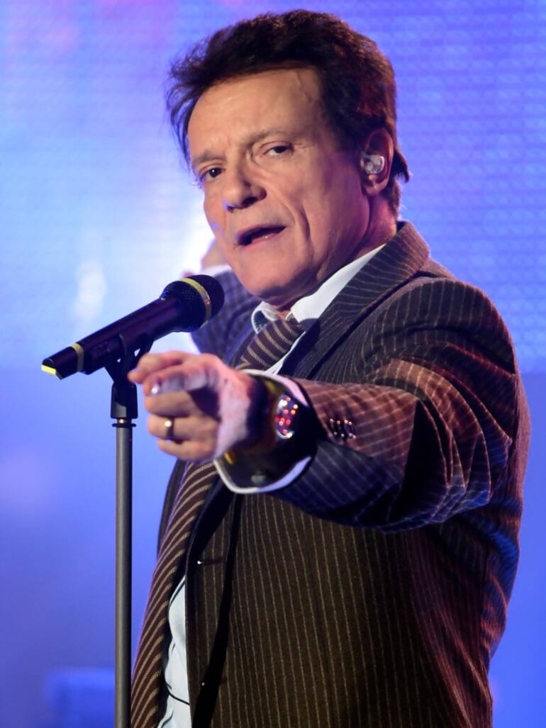 Massimo Ranieri ad Atena Lucana. Questa sera con lo straordinario show ‘Sogno e son desto 400 volte’