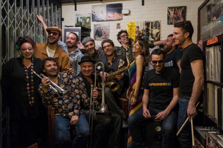 Al Nostos Teatro un venerdì di festa con ‘Soulshine: distillazione clandestina di parole e note dal cuore della musica soul e funk’