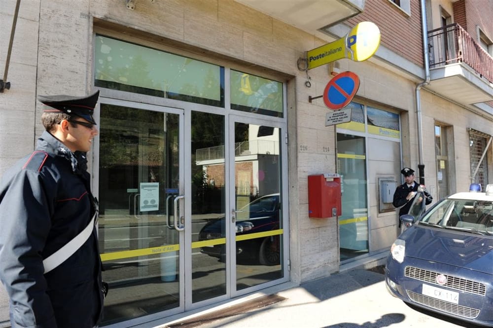 Banditi in azione nell’ufficio postale di Lusciano