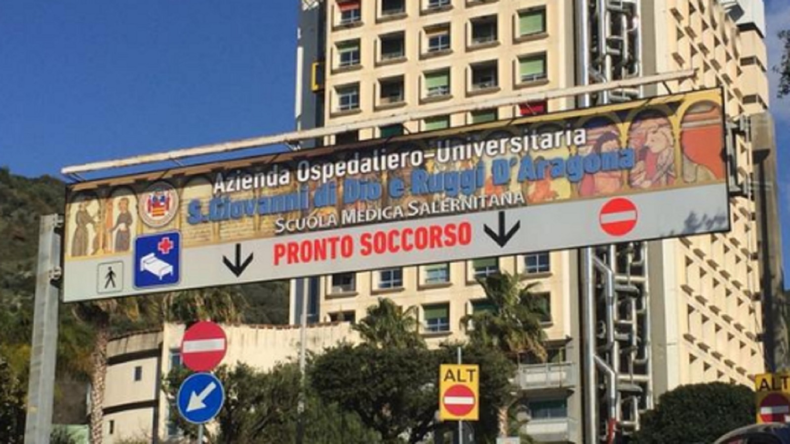 Salerno, chirurgo colto da infarto: “Colpa dei turni massacranti”