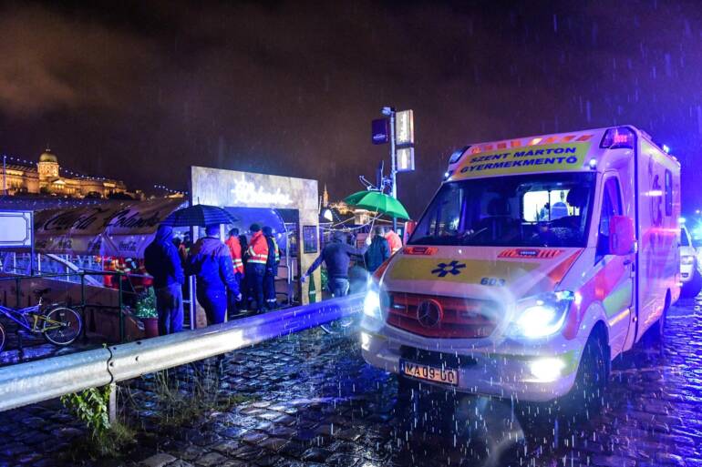 La tragedia del Danubio: il battello turistico si scontra con una nave, 7 morti e 21 dispersi