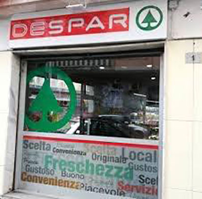 Napoli, cassiera di un supermercato di Soccavo trova un portafogli con 700 euro e lo restituisce al proprietario