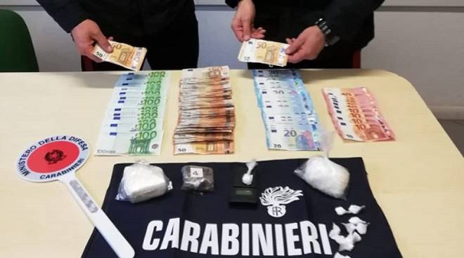 Blitz dei carabinieri nel casertano, arrestate le donne della coca: oltre 200 grammi di stupefacente sequestrato 5mila euro contante