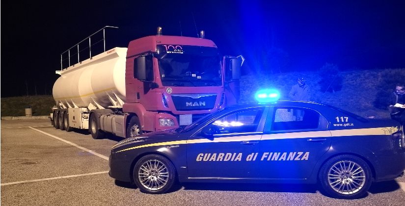 Sgominata banda di contrabbandieri di carburante: 19 arresti tra Lazio, Campania e Puglia