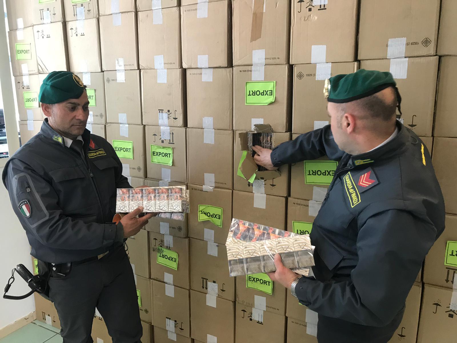 Napoli, sequestrate 9 tonnellate sigarette di contrabbando: un arresto