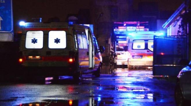 Scontro tra auto nel Salernitano: 4 giovani feriti