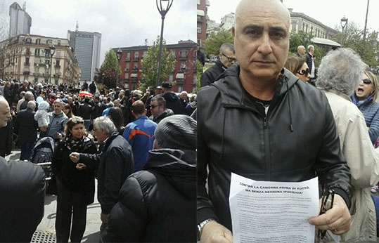Centinaia a piazza Nazionale alla manifestazione contro la camorra: ‘Disarmiamo Napoli’