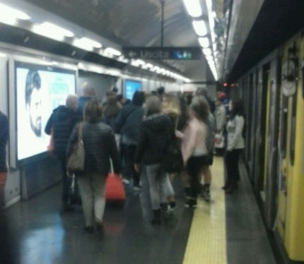 Napoli, ancora uno stop alla Linea 1 della metro: le ira dei viaggiatori