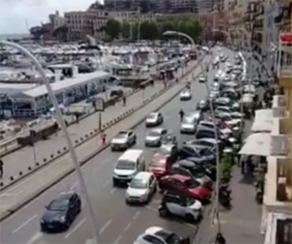 Napoli,parcheggiatori abusivi padroni del Lungomare, Borrelli: ‘Sono una piaga’