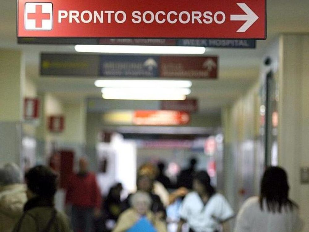 Napoli, Verdoliva ‘chiude’ gli ospedali alle visite: una sola volta al giorno dalle 13 alle 15