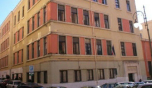 Salerno, chiusa la scuola “Pirro” , invasa da liquami