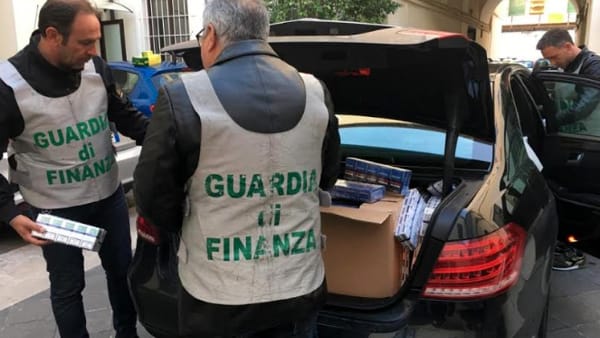 Ragazzo alla guida di una Mercedes con un carico di “bionde” da 80mila euro