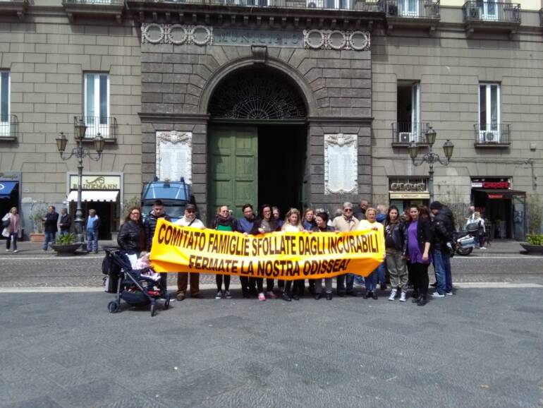 Napoli, gli sfollati degli Incurabili non possono riprendersi i mobili perché mancano i vigili del fuoco