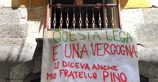 Napoli, lo striscione del fratello di Pino Daniele: ‘Questa Lega è una vergogna’