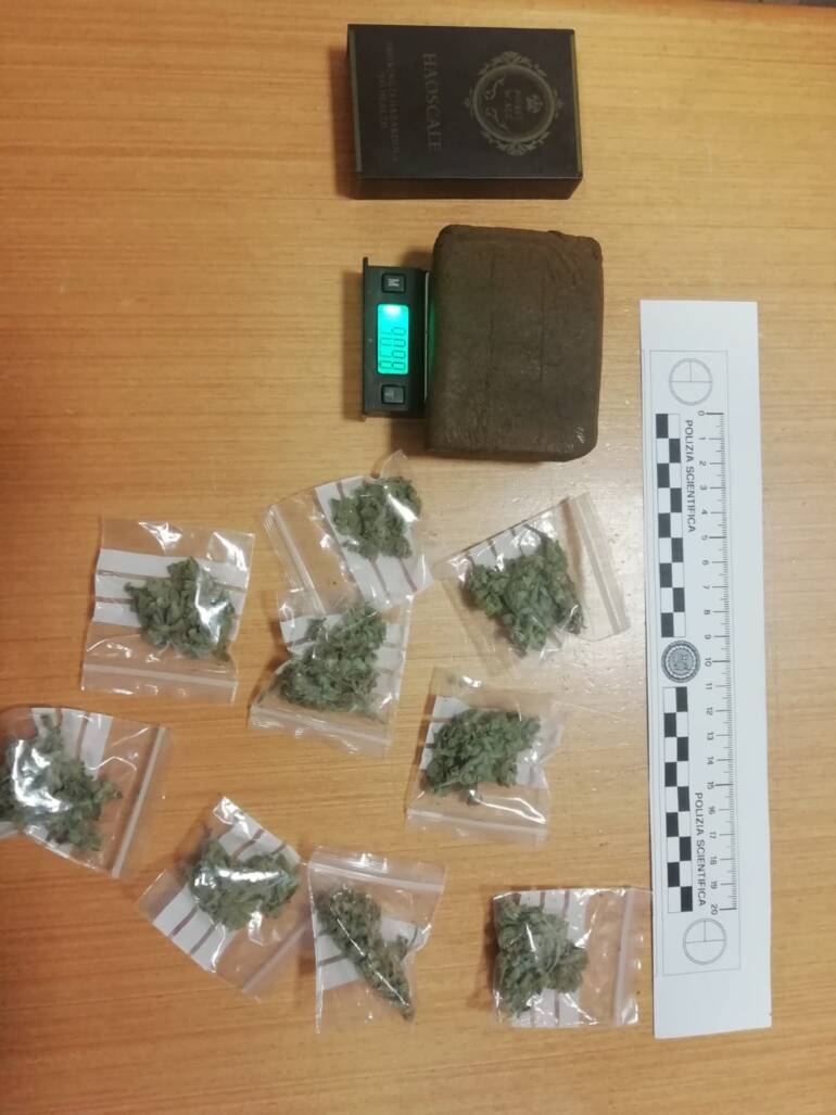 Nocera, il cane Pocho scopre la droga: arrestato 43enne