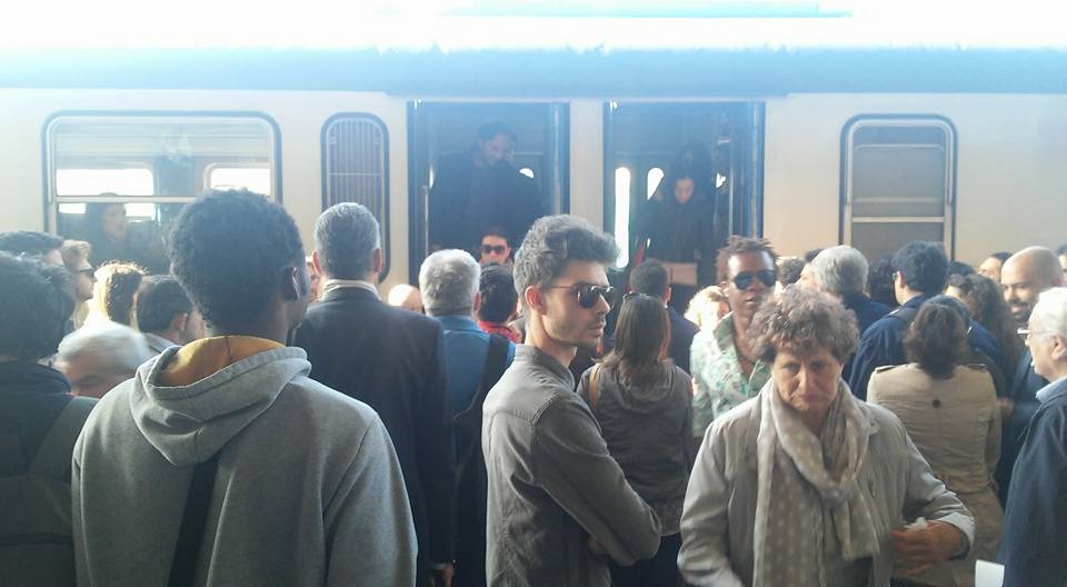 L’odissea sulla Caserta-Napoli: i ladri rubano cavi di rame, cancellati 9 treni