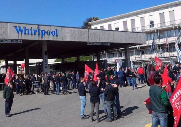 Whirlpool, nuovo sciopero e blocco stradale in via Argine