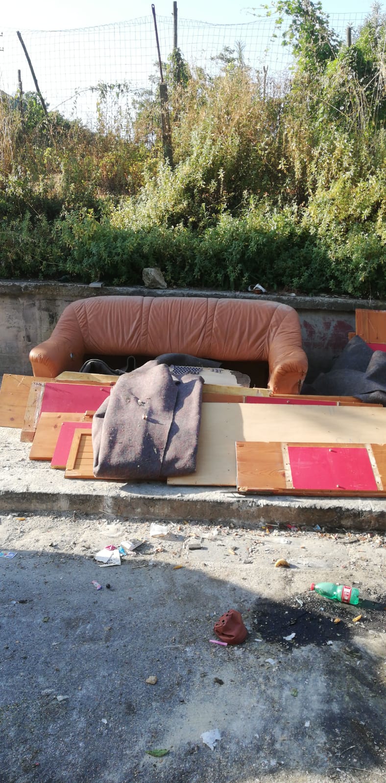 Napoli, emergenza rifiuti, la IX Municipalità: «il Comune prende in giro i cittadini, in strada ancora quintali di rifiuti»