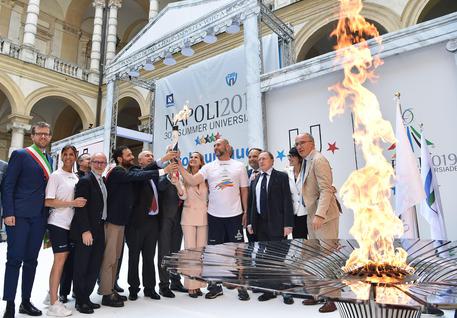 Universiadi, Patrizio Oliva e Davide Tizzano tedofori