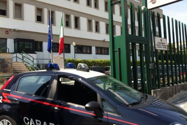 Torre del Greco, si schianta dopo un malore alla guida: i carabinieri lo portano in ospedale