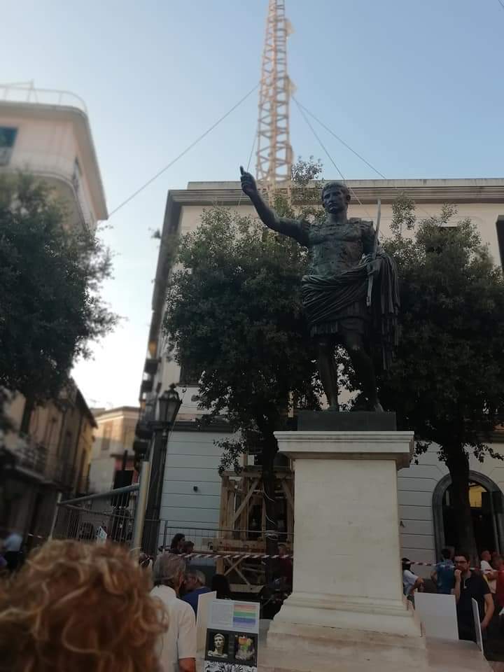 Nola, restauro statua Ottaviano Augusto: nuovo look per il monumento in piazza Duomo