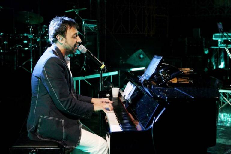 Gigi Finizio si esibirà in concerto nella splendida Villa Bruno a San Giorgio a Cremano