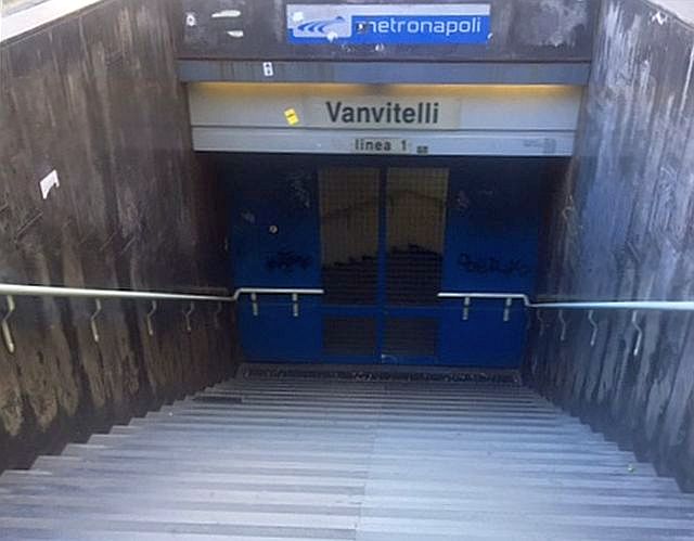Napoli, si ferma il metrò collinare: proteste e ironia sui social